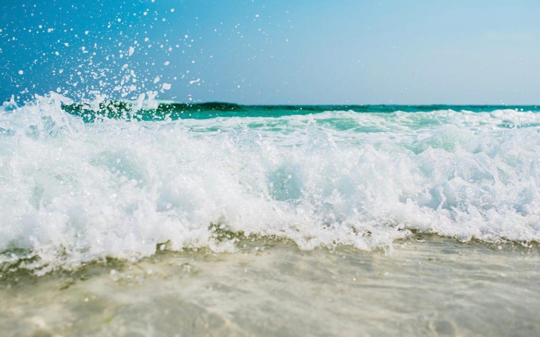 Mitos e verdades: água do mar ajuda no tratamento da psoríase?